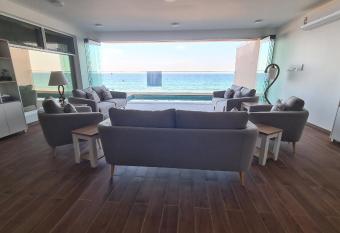 Casa Del Mar Villa has Balcony rooms