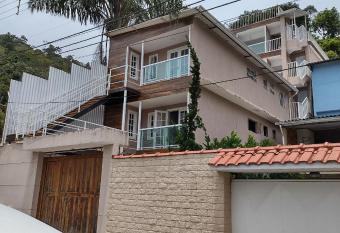 Apartamentos Aconchegantes Bingen em Petr  polis allows 18 year olds to book a room