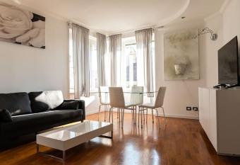 Raffinato scorcio sulla citt   allows 18 year olds to book a room