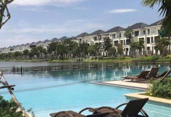 Homestay LakeViewCity Swimming Pool has Smoking rooms