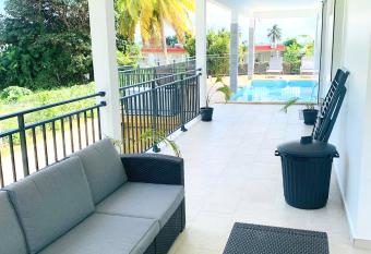 Villa de 4 chambres avec vue sur la mer piscine privee et jardin clos a Capesterre Belle Eau has Balcony rooms