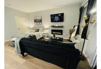 Spacious Studio Apartment Near Mall Of America has Balcony rooms