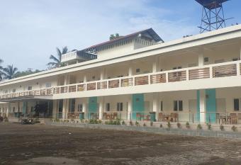 HOTEL CIPUNAGA allows 18 year olds to book a room