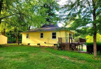 Cottage with Hot tub, Beach, Swim, Kayak has rooms with a private hot tub