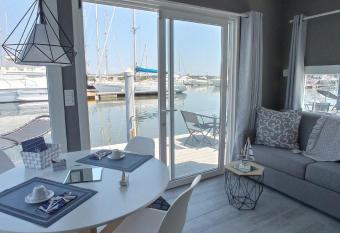 Marina degli Estensi Floating Resort has Balcony rooms