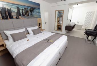 Quartier   76 has Balcony rooms