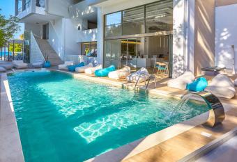 Triton Boutique Hotel has Balcony rooms