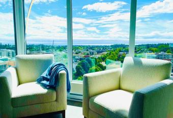 Luxury downtown 2bedroom condo with ocean views allows 18 year olds to book a room