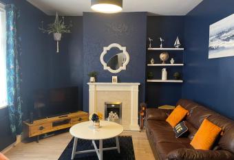 A lovely 3 bedroom family house! allows 18 year olds to book a room