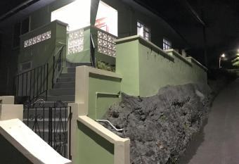 DARLMOOR HOUSE - 2 minutes for the warm waters of the Cribbean Sea has Balcony rooms