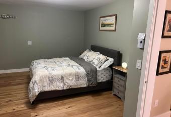 Oceanside Manor (Golf Course View) allows 18 year olds to book a room