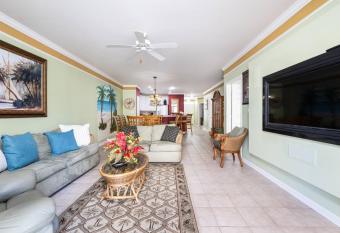 Paradise At Sunset Island has Balcony rooms