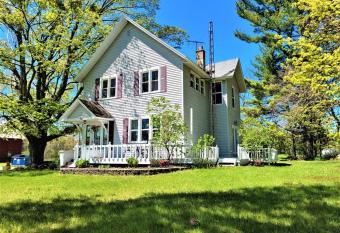 Charming Farmhouse in the Orchards near Lake Mich! has Balcony rooms