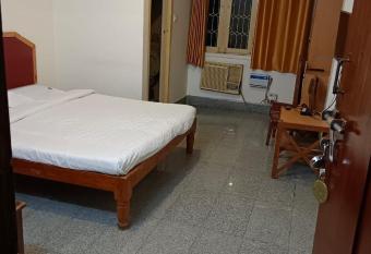SPOT ON 80826 Hotel Karunadu Mysore allows 18 year olds to book a room