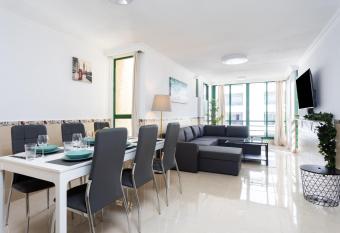 Black Cat Surf House 2 - X allows 18 year olds to book a room