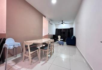 Traders Garden , cheras Trader square 3 bedroom Balakong serdang has Balcony rooms