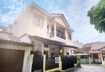 FAI Cozy Backpaker by SPAZIE allows 18 year olds to book a room