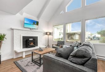 Tidal House #1 has Balcony rooms