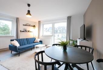 75 m2, zentral, K  che, Balkon, Parkplatz has Balcony rooms