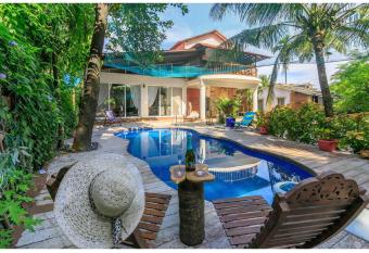 Redhomex The Den has Balcony rooms