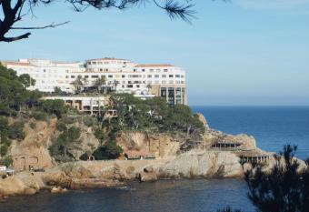 Apartament CCS 100 allows 18 year olds to book a room