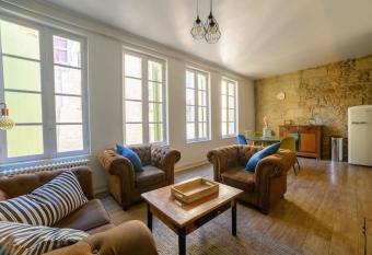 Une famille    Saint Front has Balcony rooms