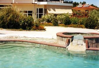Hotel Pashos has Balcony rooms