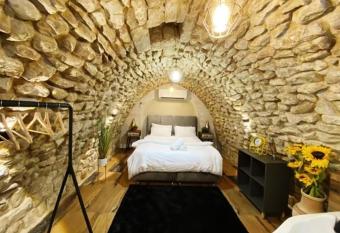 Tzfat Boutique Stay! allows 18 year olds to book a room