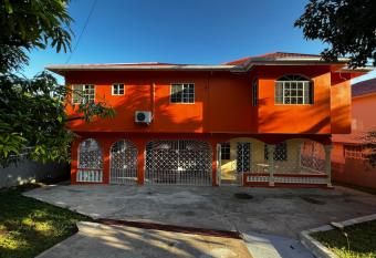 Lah   s Hideaway has Balcony rooms