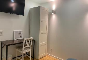 Lux Apartment near Frankfurt! has rooms with a private hot tub