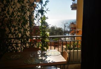 Hermosa Suite 195 allows 18 year olds to book a room