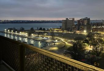 R & R 2BDRM 2BATH WITH VIEW OF THE CITY, RIVER AND CANADA has Balcony rooms