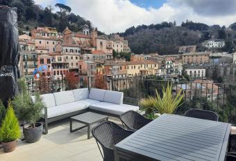Terrazza sul Lago has Balcony rooms