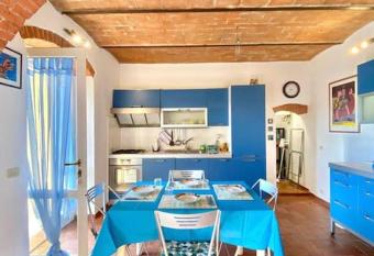 Appartamento vista Porto [Spiaggia le Ghiaie] has Balcony rooms