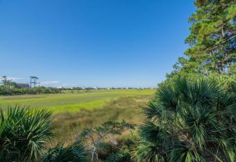 125 Ocean Creek Blvd has Balcony rooms