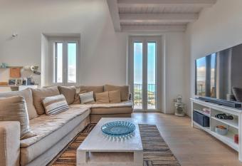 Elegante attico vista mare has Balcony rooms