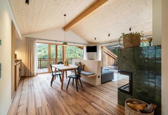 Mucher Apt Jakob has Balcony rooms