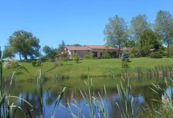 Aux quatre vents has Balcony rooms