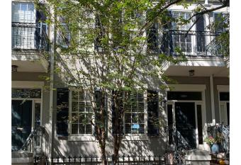 Stylish Dowtown Townhome - Walk to Breweries, Restaurants, Art Galleries and Theaters has Balcony rooms