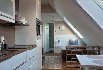 Loft klein & s     im Zentrum von M  nster allows 18 year olds to book a room