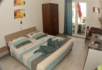 A1 ton  ev apartman has Balcony rooms