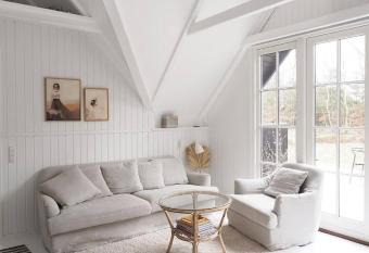 Cozy house with WIFI, free breakfast, lunch and dinner, there is a garage has Balcony rooms