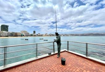 LDB Superior Twin with breakfast, Wifi, near Las Canteras Beach allows 18 year olds to book a room