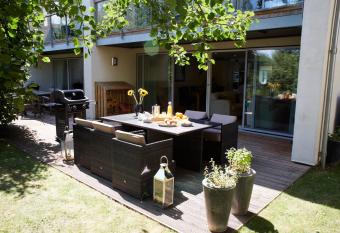 Family owned 5 bedroom home in Cotswolds nature reserve. Spa/pools/restaurant has Balcony rooms