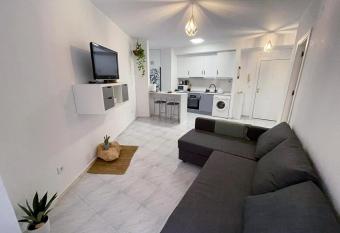 Super nuevo y c  modo a 15 min de la playa allows 18 year olds to book a room