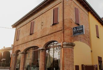 Locanda del vecchio mulino allows 18 year olds to book a room