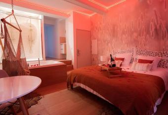 Ode    l amour : studio intimiste allows 18 year olds to book a room