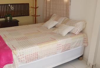 Pousada Monte Carlos has rooms with a private hot tub