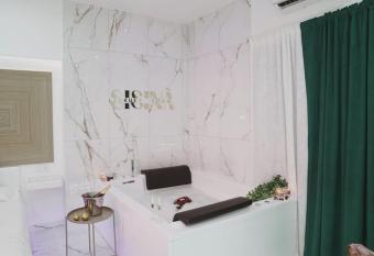 Sisina Luxury Room Jacuzzi & Piscina has Balcony rooms