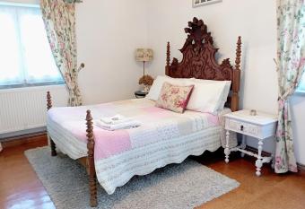 Sunset Vista Apartment B allows 18 year olds to book a room